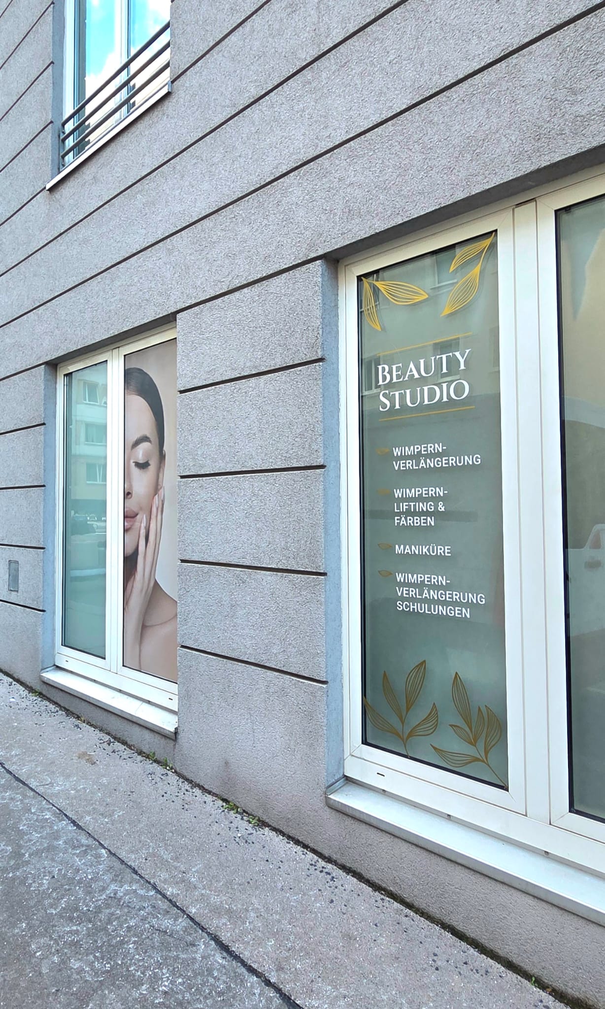 Claudia-Art-Wimpernverlängerung-Pic5 Claudia-ART_Brows_&_Lashes_Arbeitsplatz_2